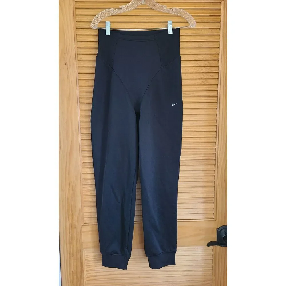 Nike black accentuating